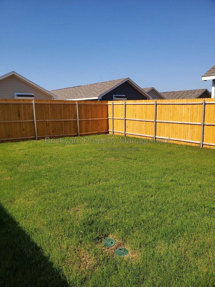143 Sunflower St - Photo 4 of 9