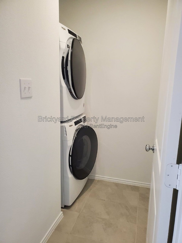 143 Sunflower St - Photo 6 of 9
