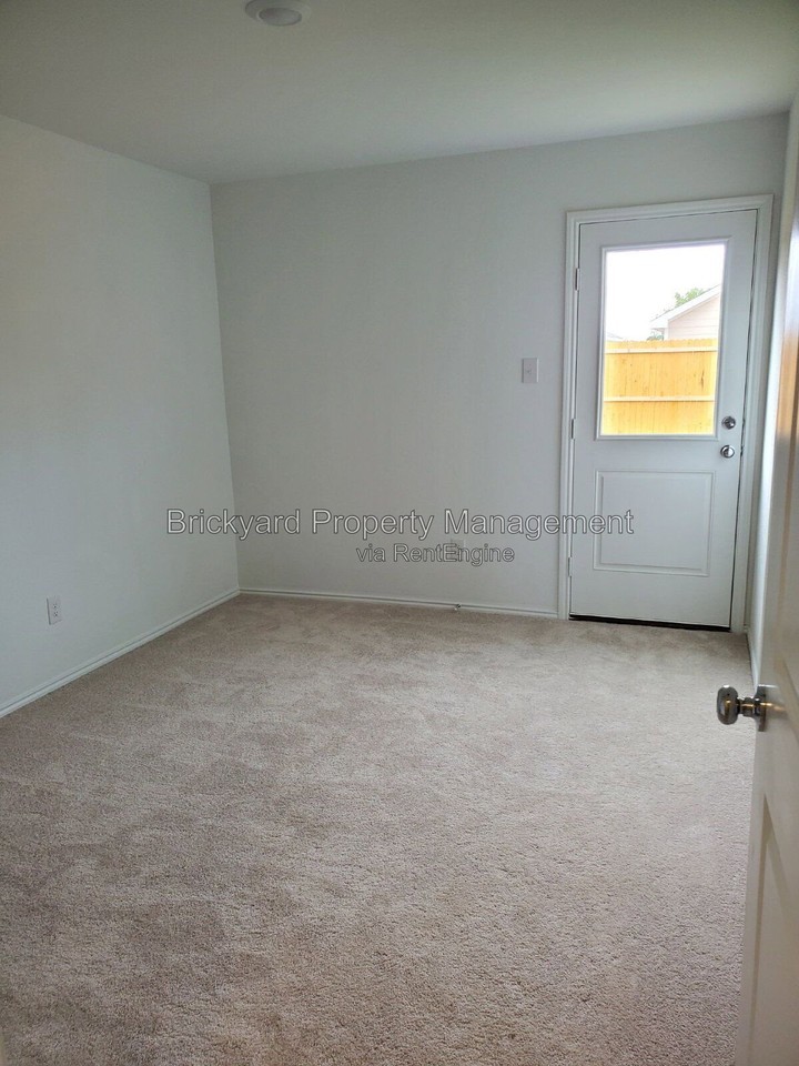 143 Sunflower St - Photo 7 of 9
