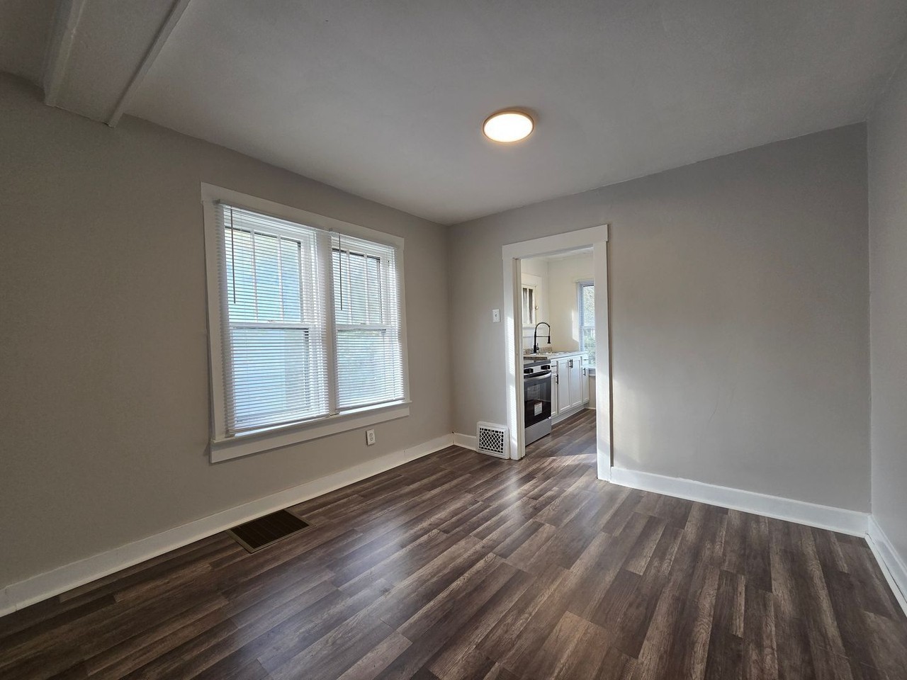 1216 Broadway - Photo 5 of 15