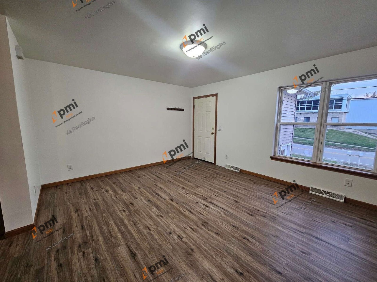 1056 Joliet Rd #B - Photo 4 of 14