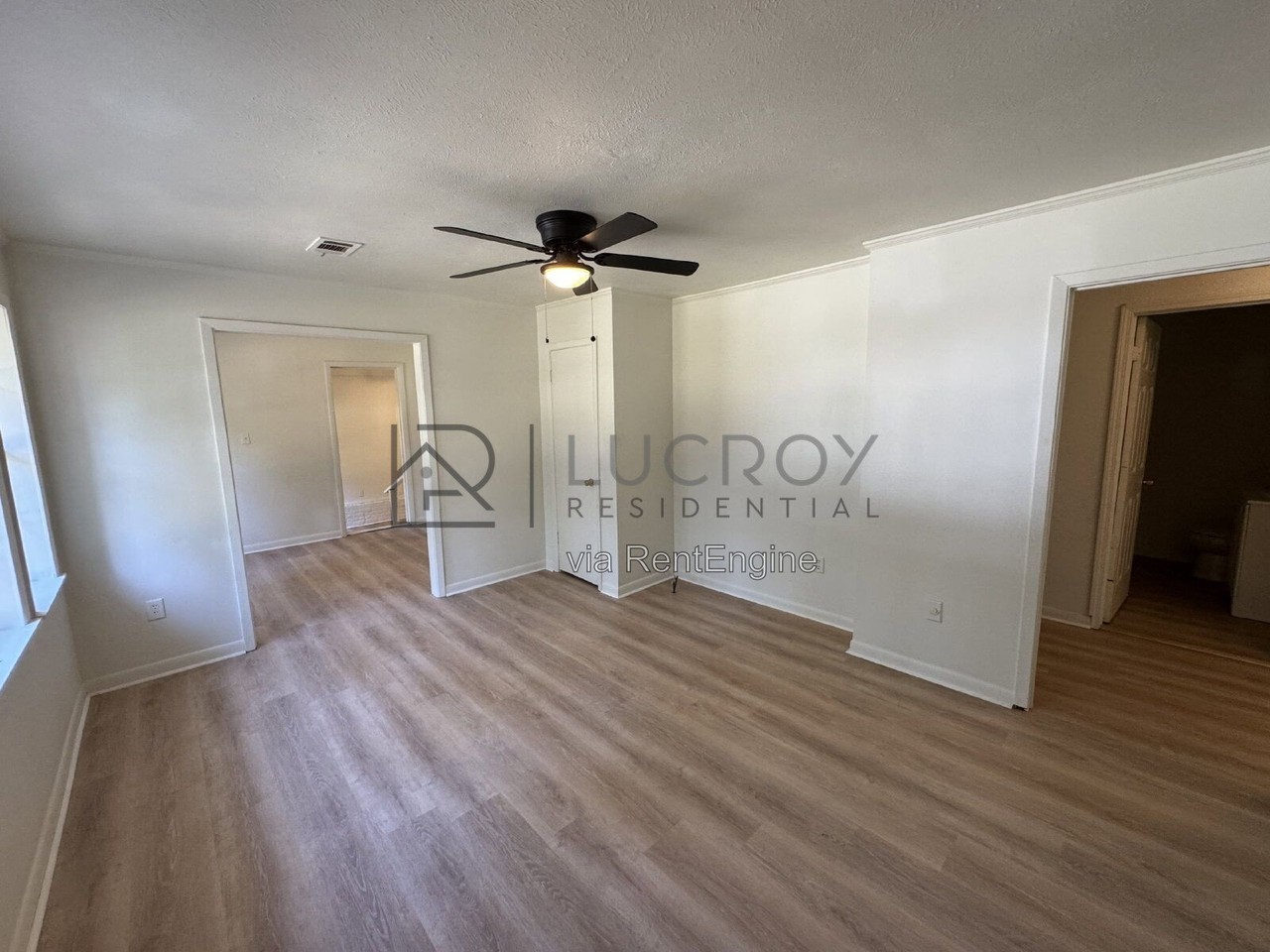 306 Clubview Dr - Photo 2 of 15