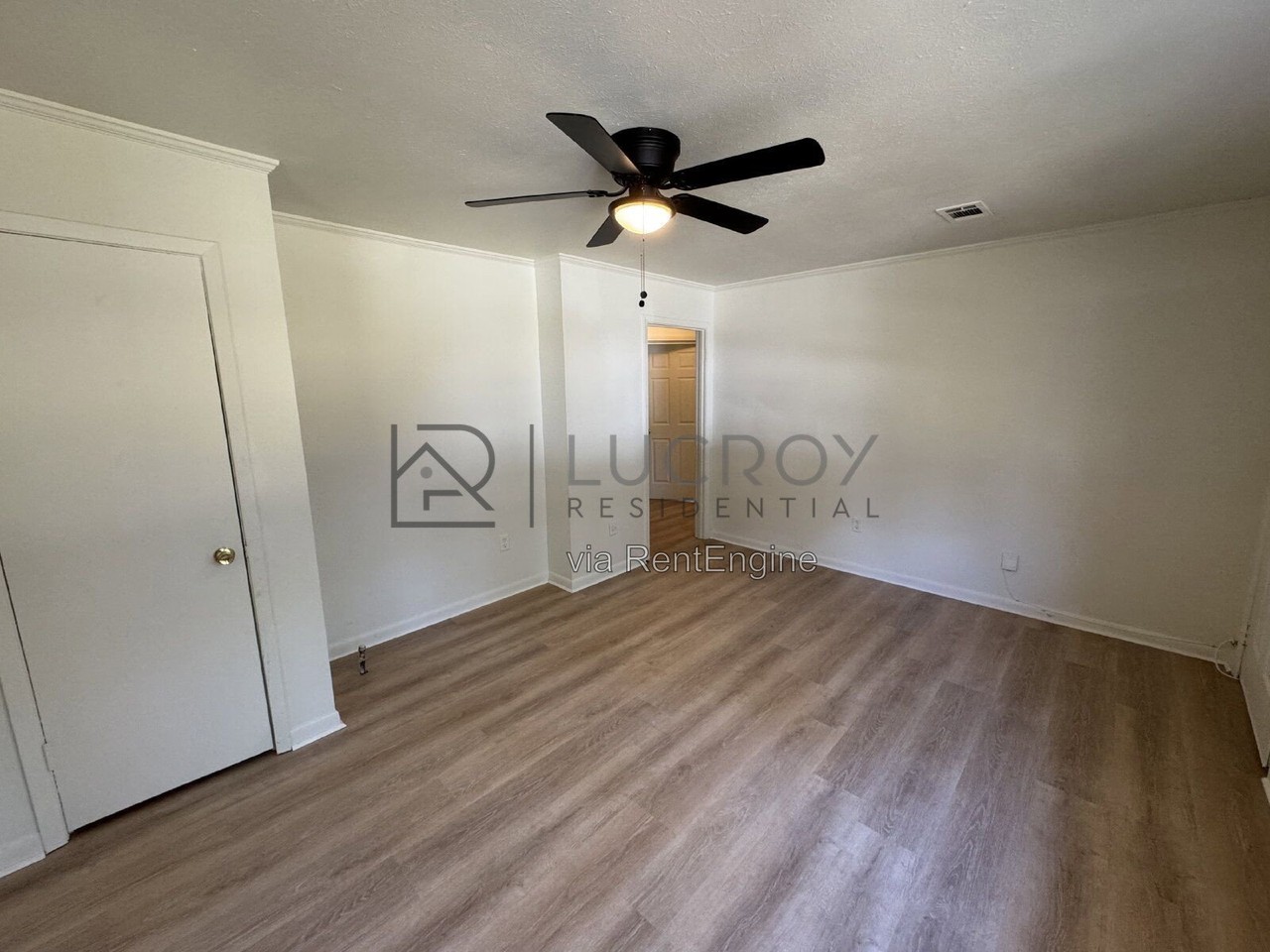 306 Clubview Dr - Photo 3 of 15