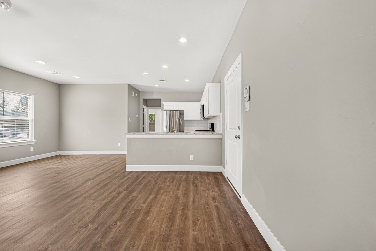 1618 Tobola St - Photo 7 of 42