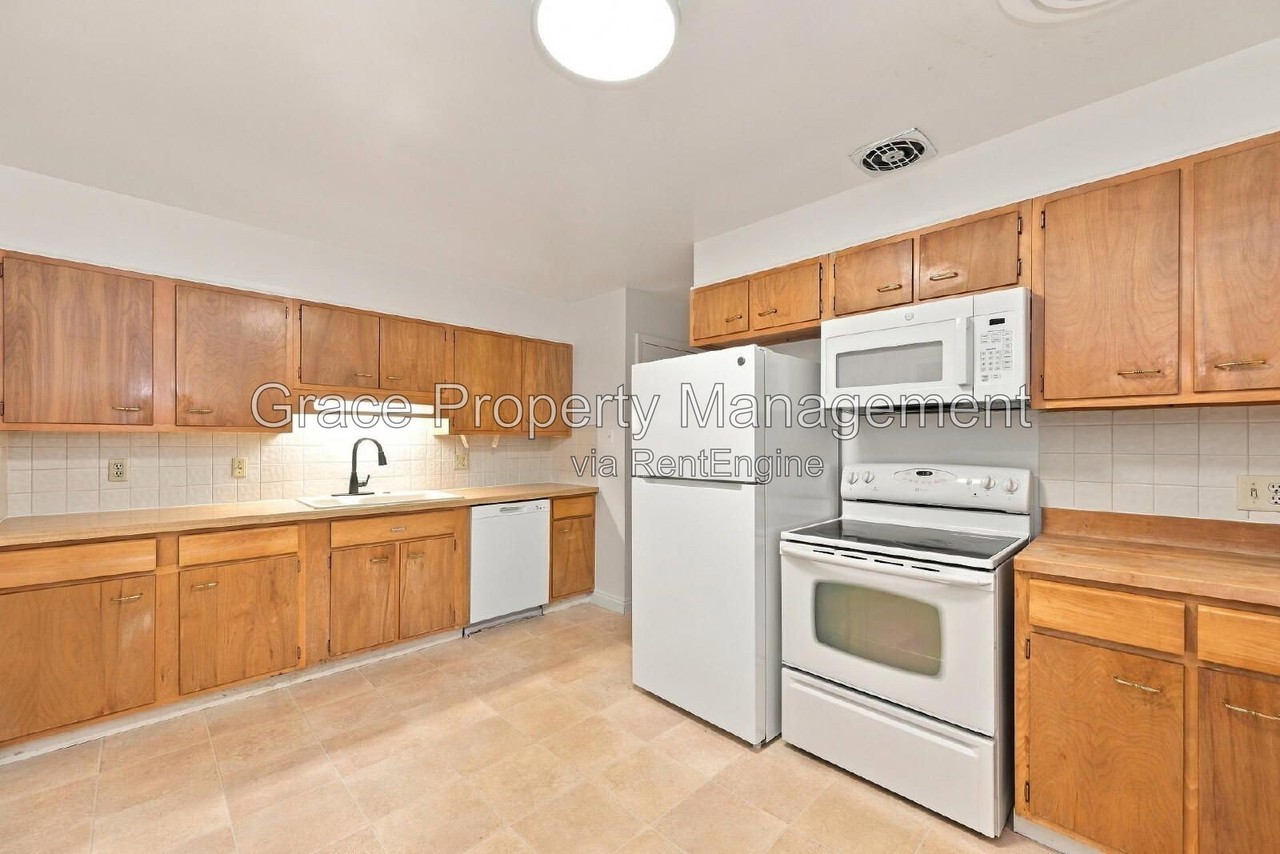 8233 E Kenyon Dr - Photo 2 of 21