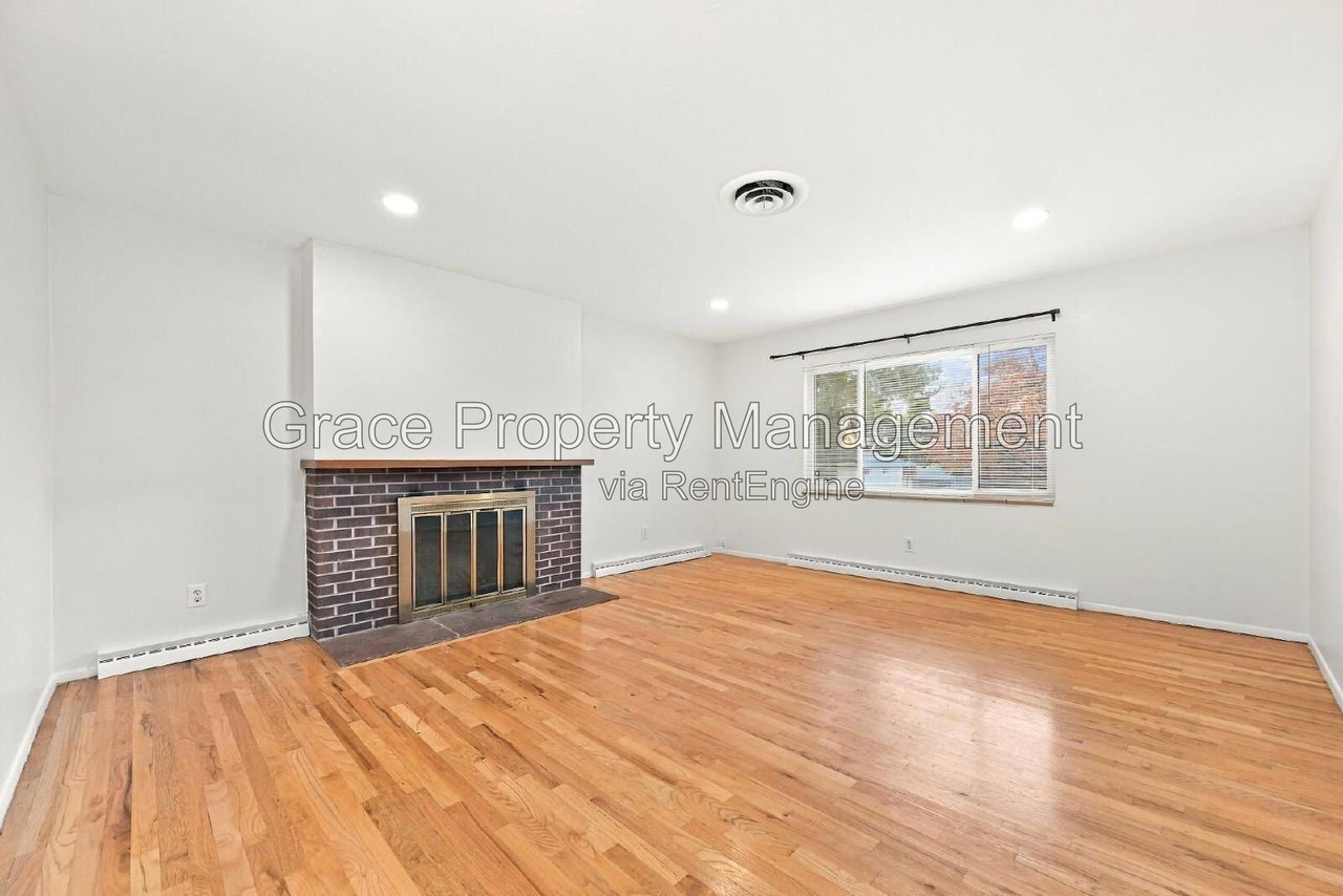 8233 E Kenyon Dr - Photo 4 of 21