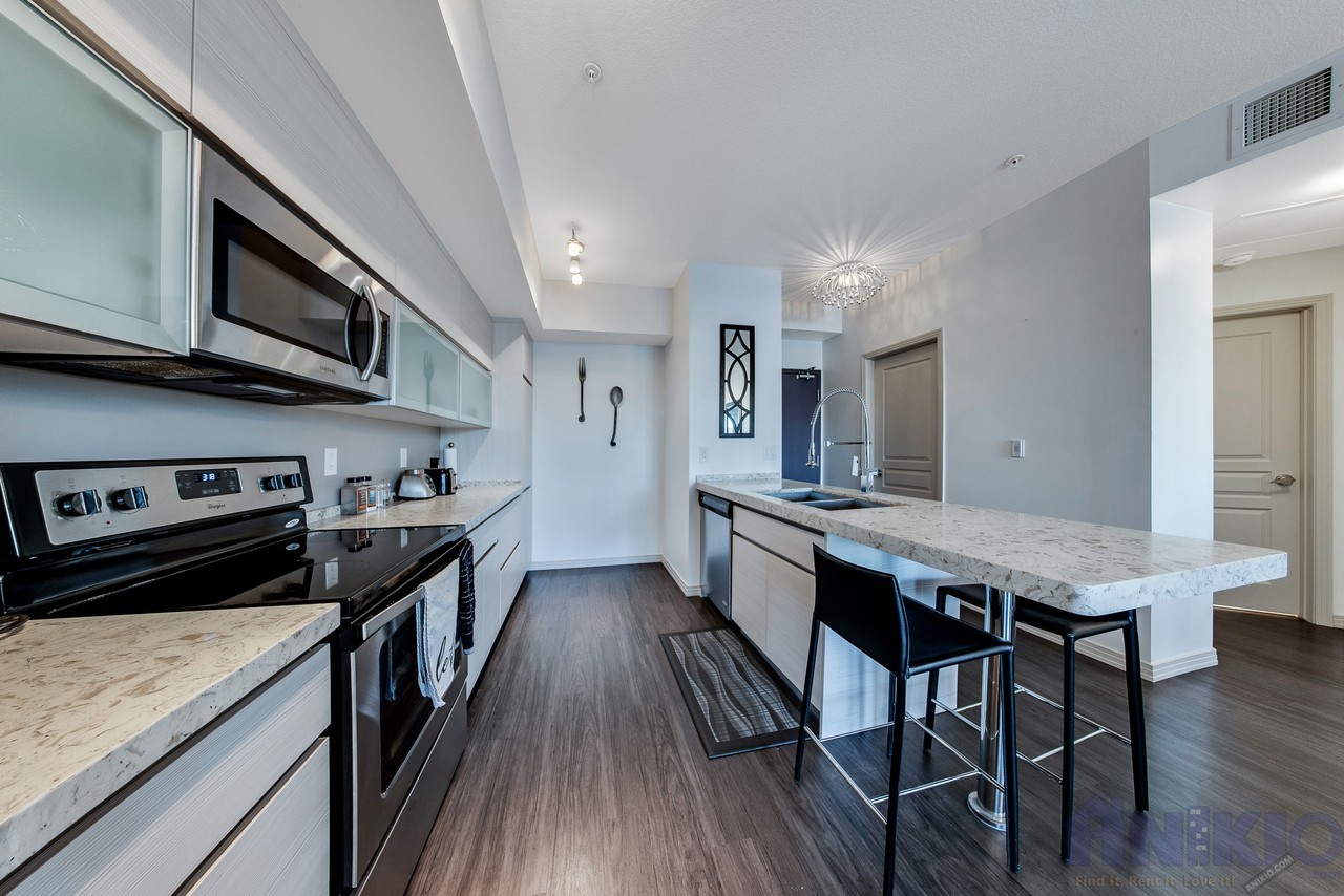 223 Evergreen Sq - Photo 4 of 16