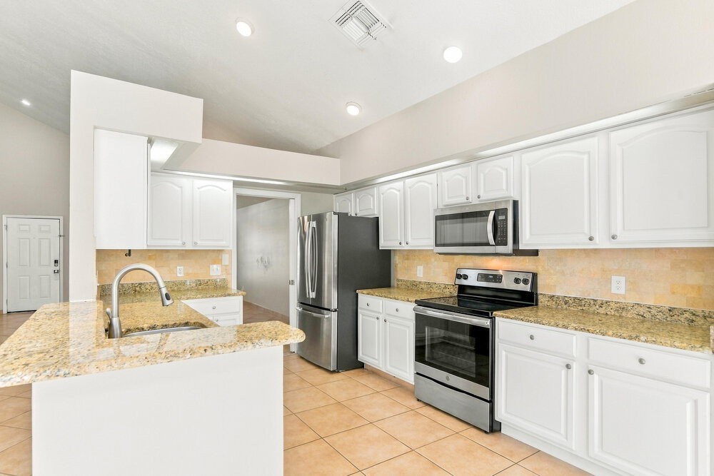 3042 Stillwater Dr - Photo 5 of 17