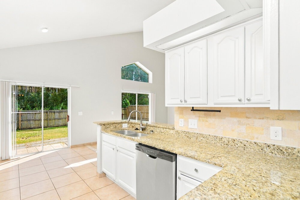 3042 Stillwater Dr - Photo 6 of 17