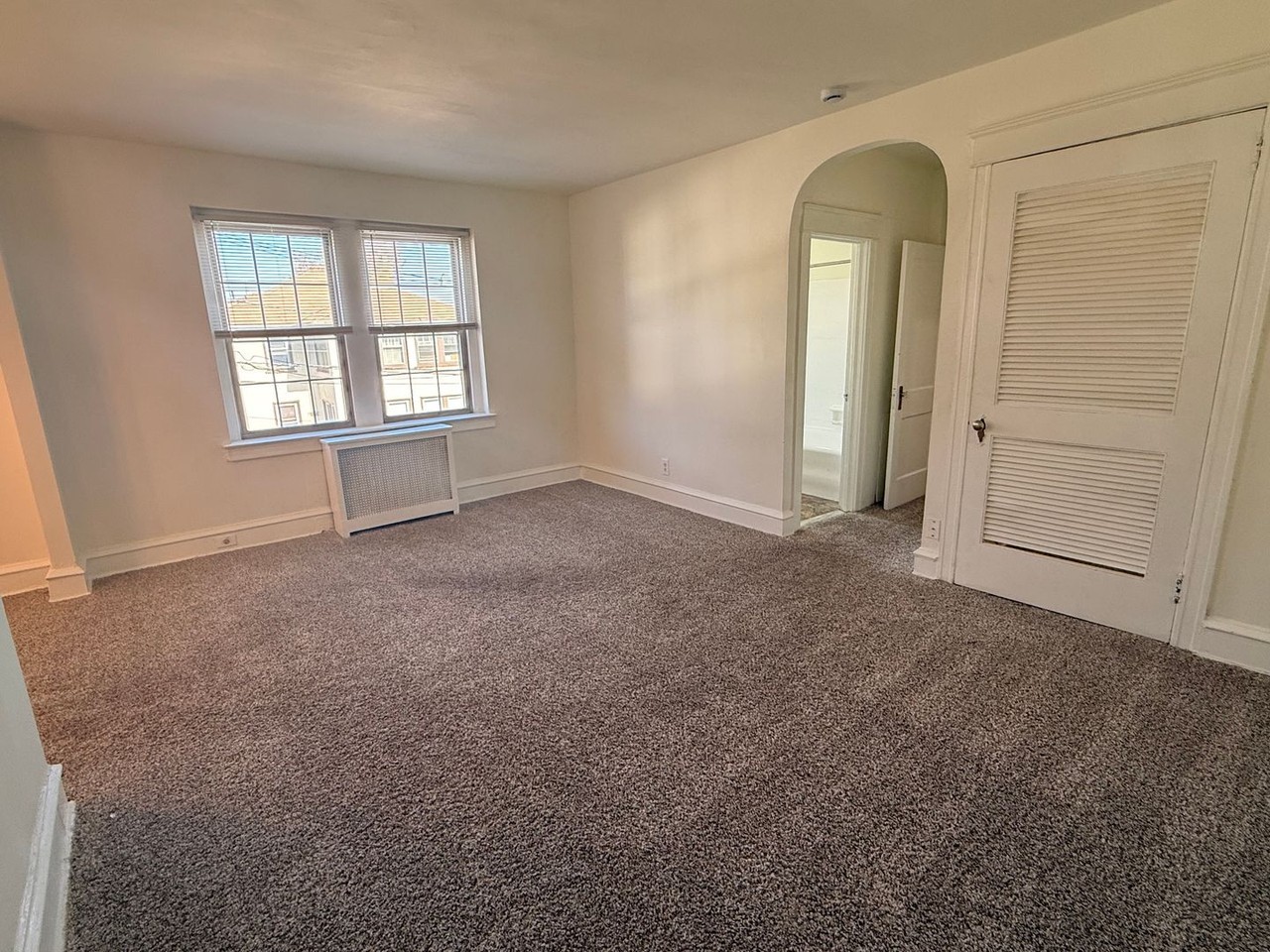 260 N Wycombe Ave - Photo 2 of 10