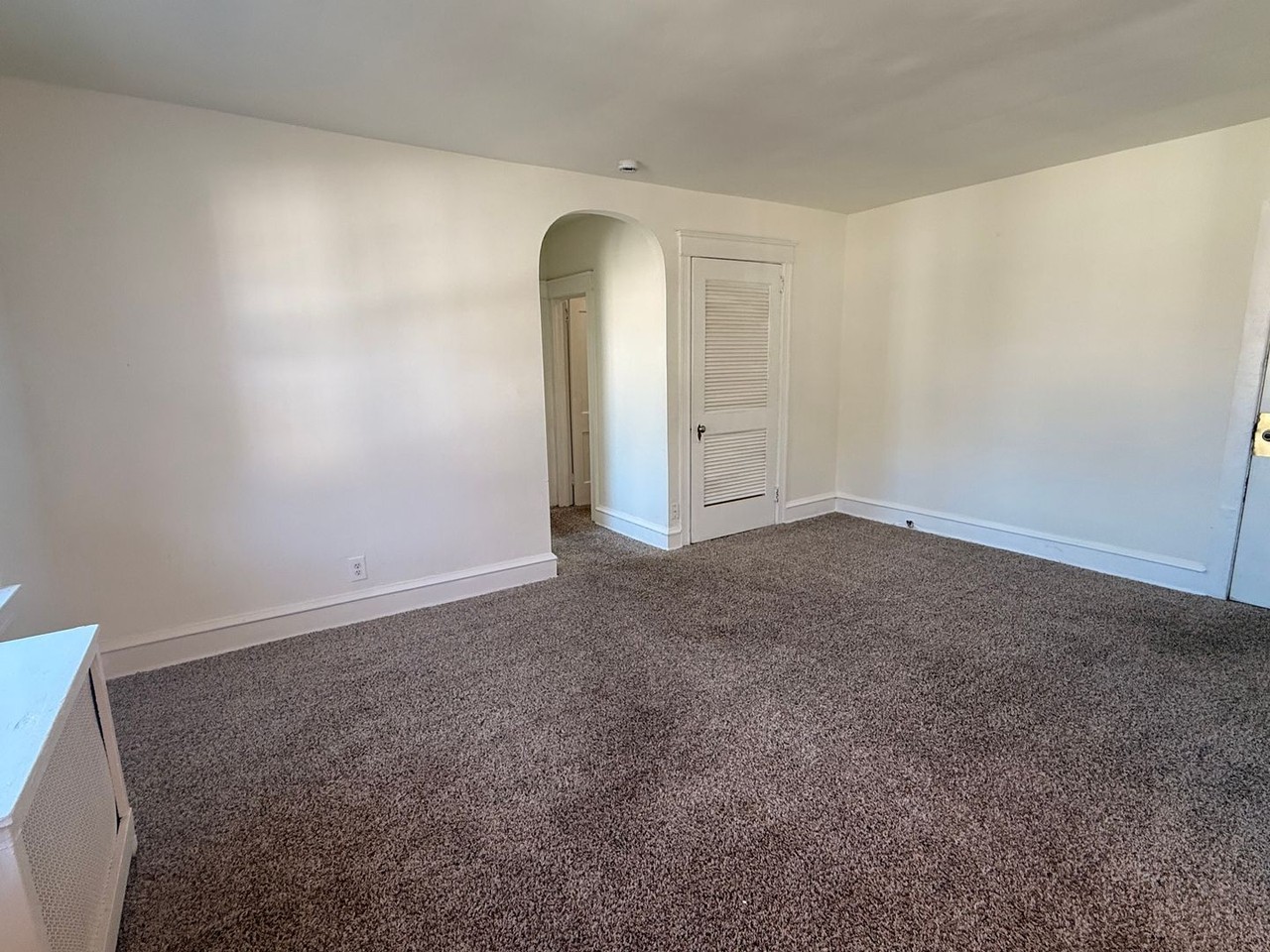 260 N Wycombe Ave - Photo 3 of 10