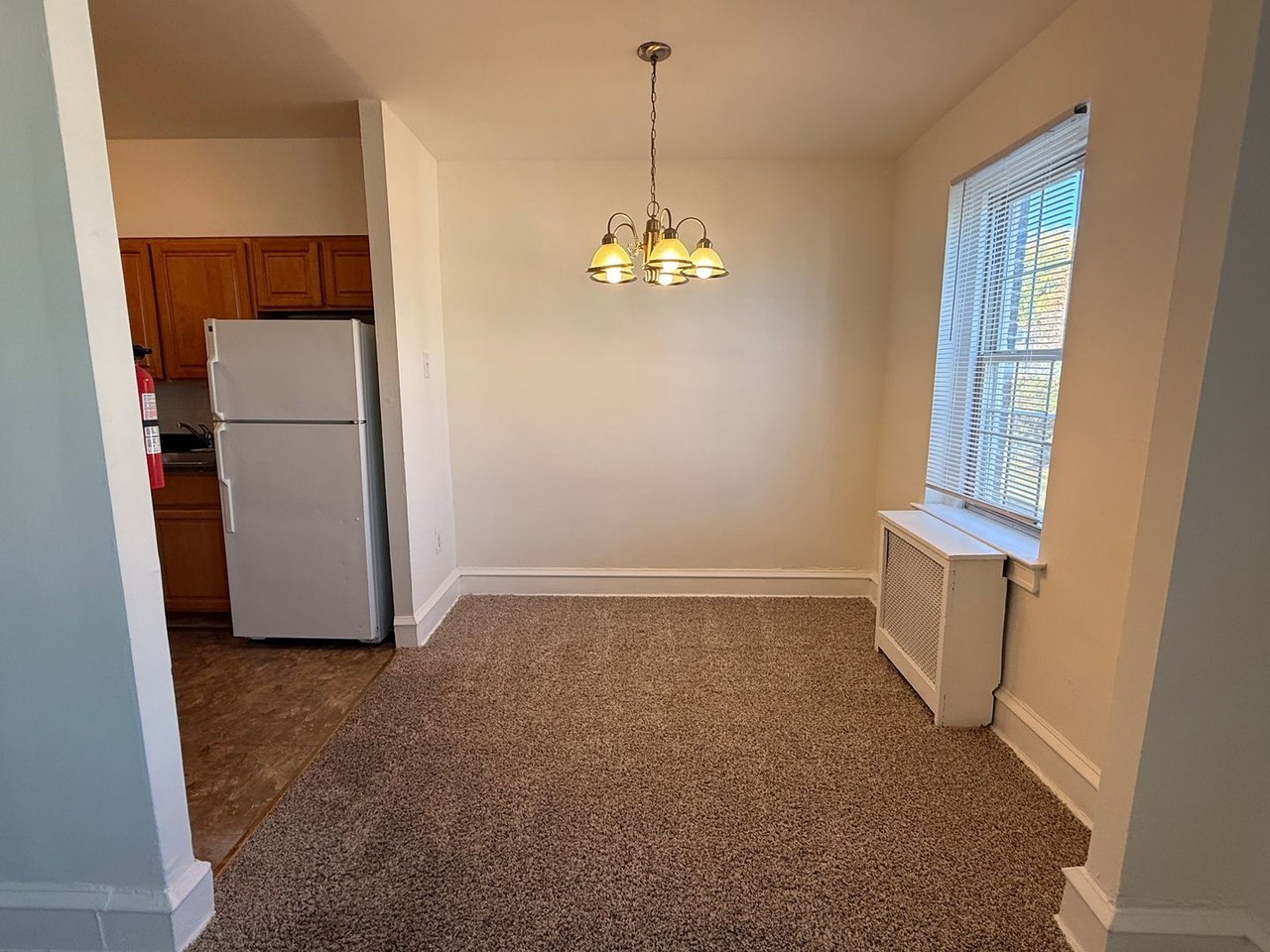 260 N Wycombe Ave - Photo 4 of 10