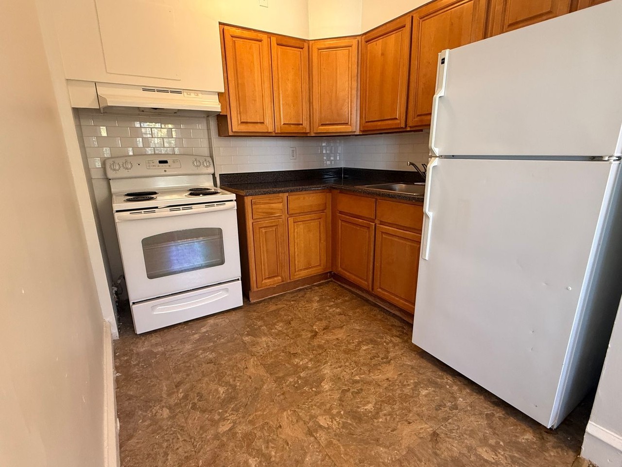 260 N Wycombe Ave - Photo 5 of 10