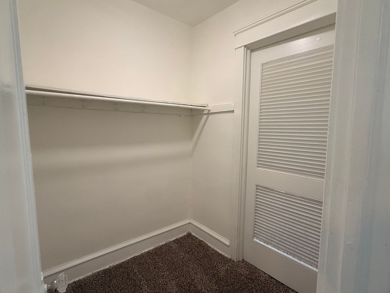 260 N Wycombe Ave - Photo 7 of 10