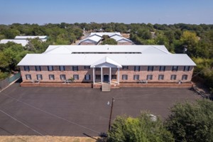 featured image of 2504 Hilltop Dr