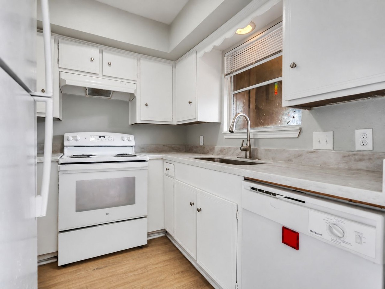 W Lang St - Photo 2 of 18