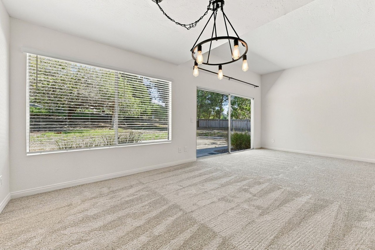 2042 Valley Rd - Photo 6 of 22