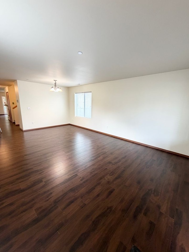 1335 Sinclair Dr - Photo 2 of 17