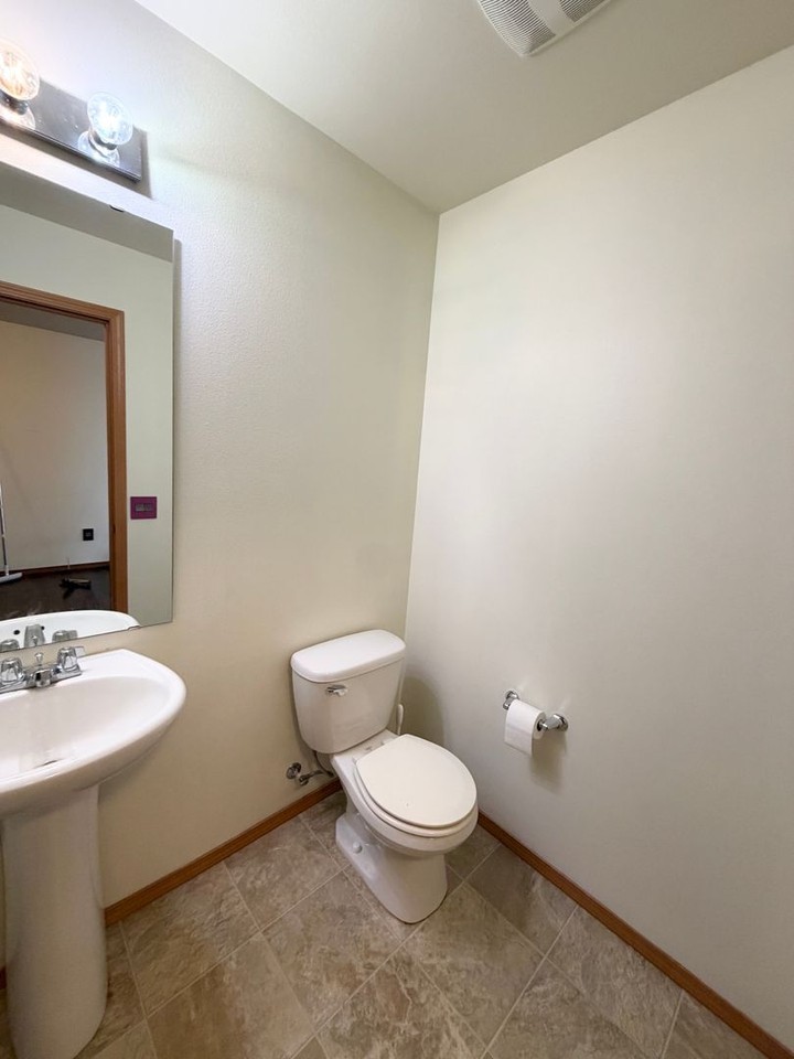 1335 Sinclair Dr - Photo 4 of 17