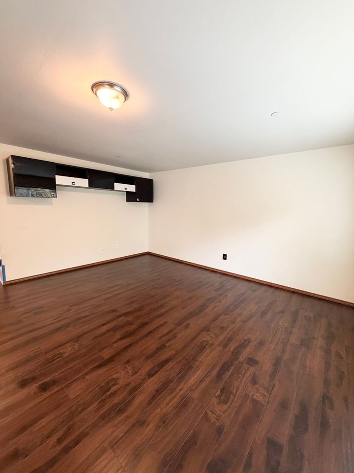 1335 Sinclair Dr - Photo 6 of 17