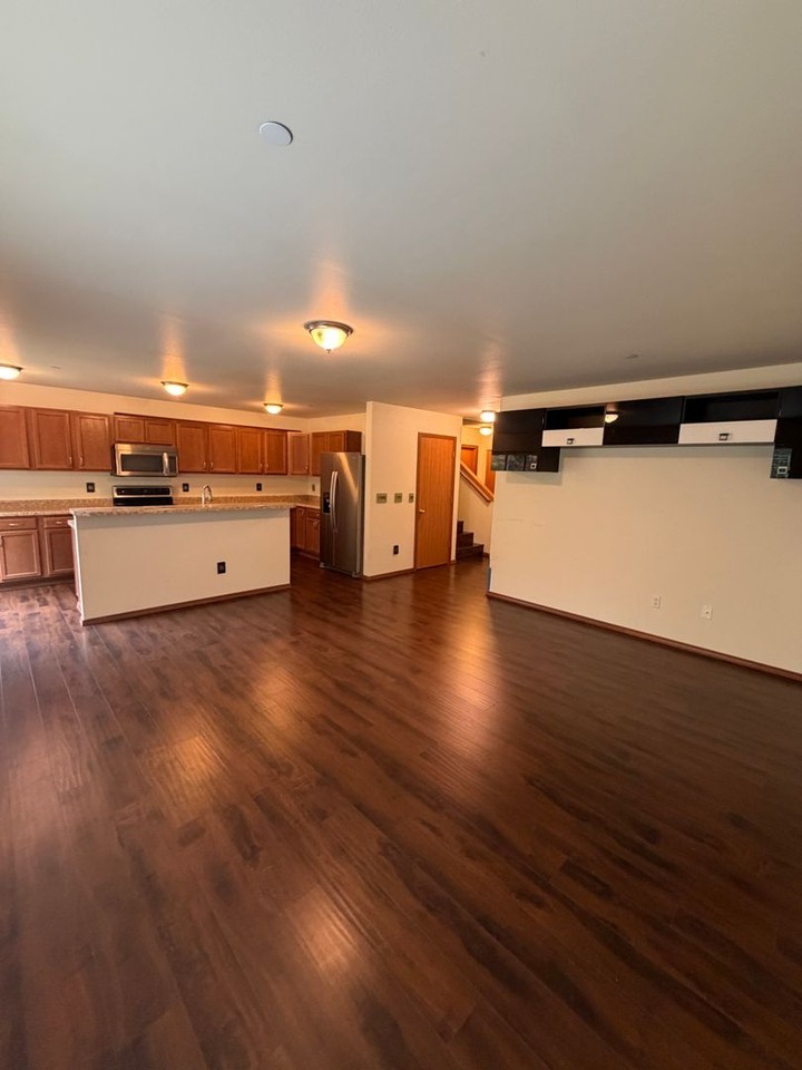 1335 Sinclair Dr - Photo 7 of 17
