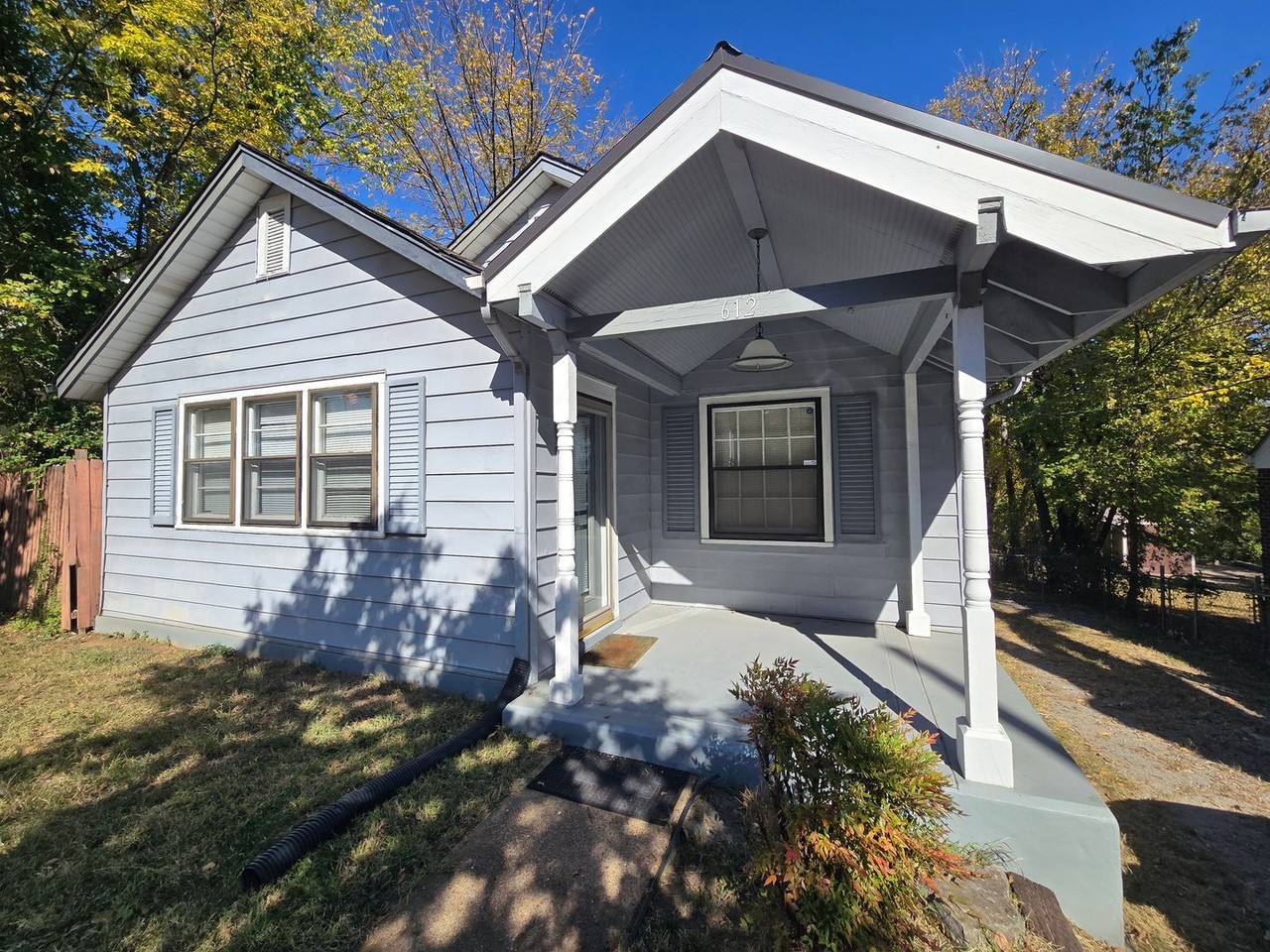 612 Benton Ave - Photo 2 of 36
