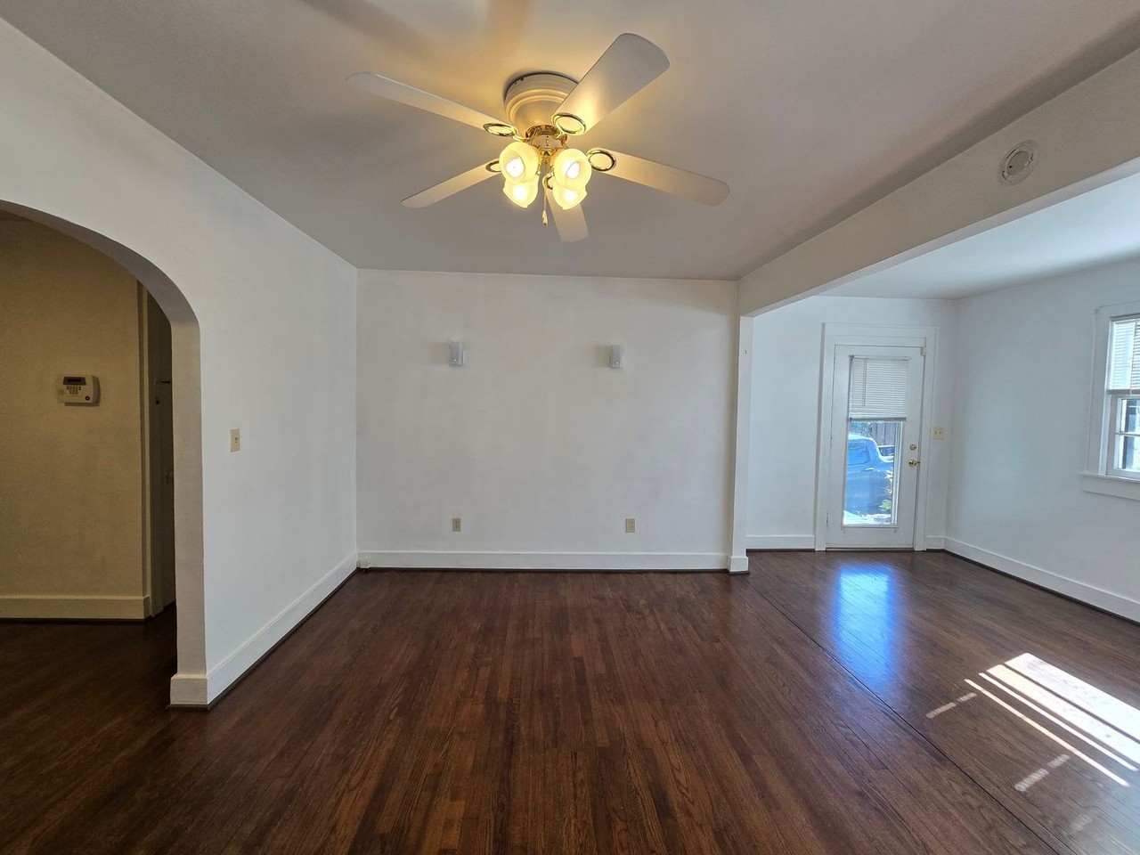 612 Benton Ave - Photo 5 of 36