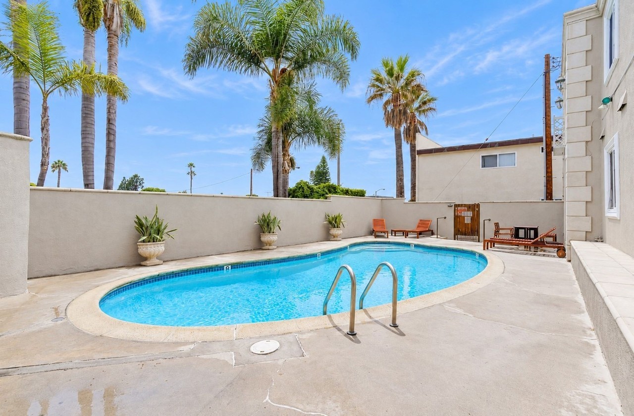 MOVE-IN READY 1 Bed and 2 Bath Units at 26110 Narbonne Ave Lomita, CA 90717 - Photo 4 of 9