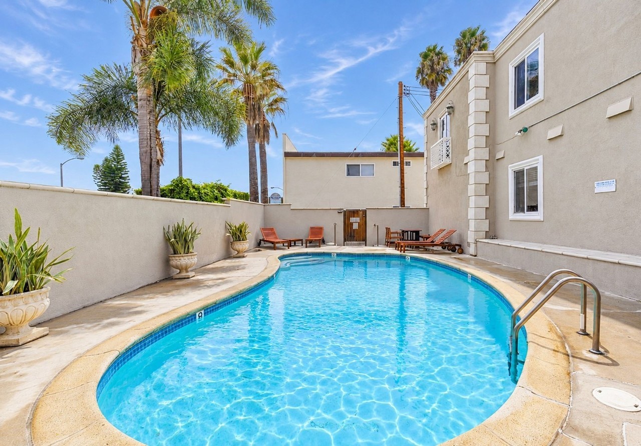 MOVE-IN READY 1 Bed and 2 Bath Units at 26110 Narbonne Ave Lomita, CA 90717 - Photo 5 of 9