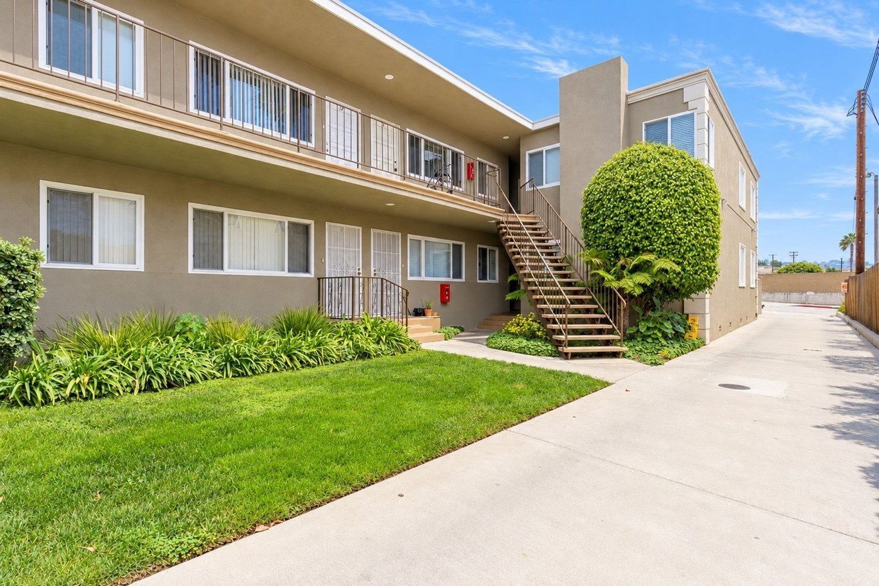 MOVE-IN READY 1 Bed and 2 Bath Units at 26110 Narbonne Ave Lomita, CA 90717 - Photo 7 of 9