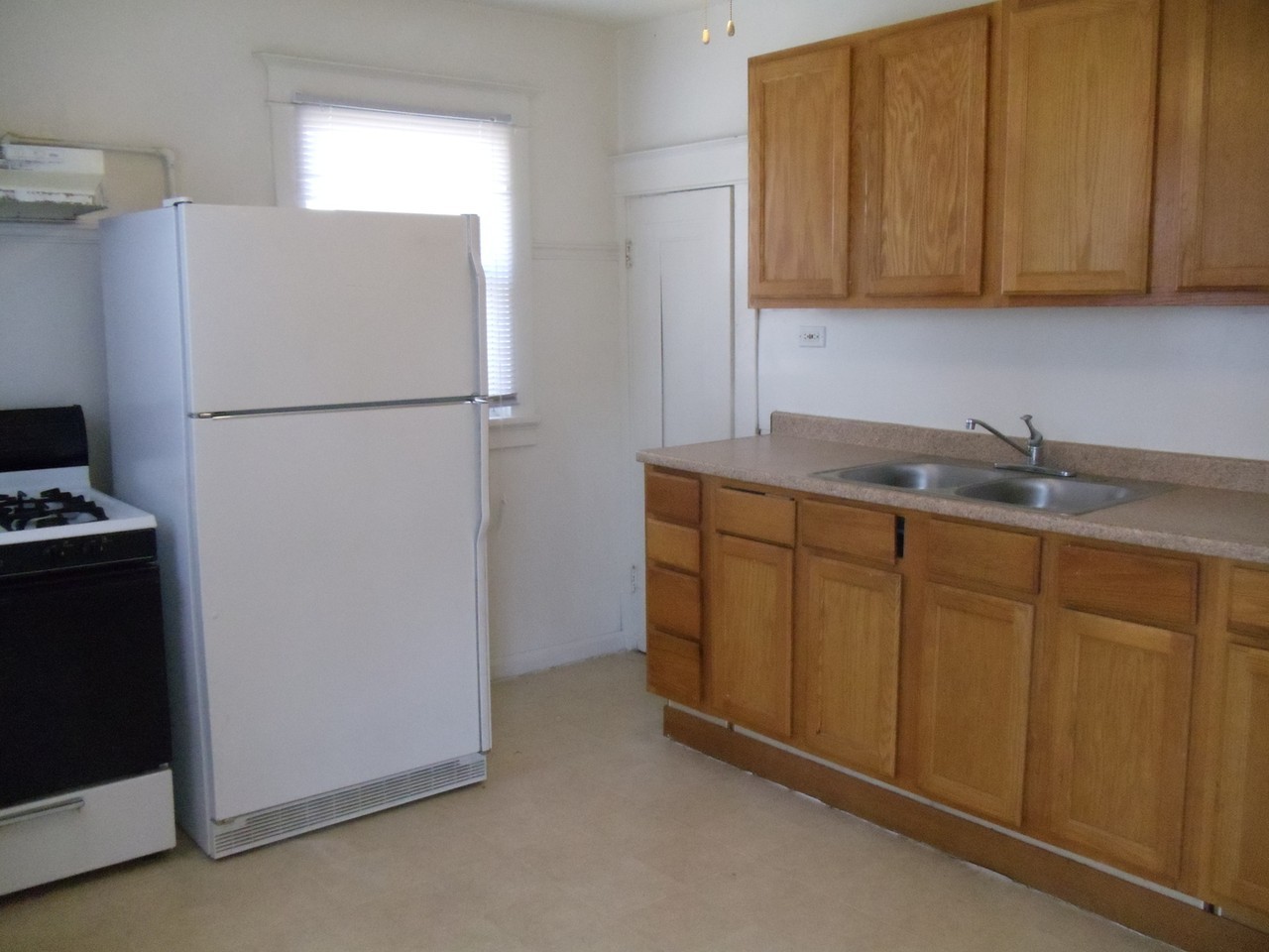 7180 Hunter Ave - Photo 2 of 6