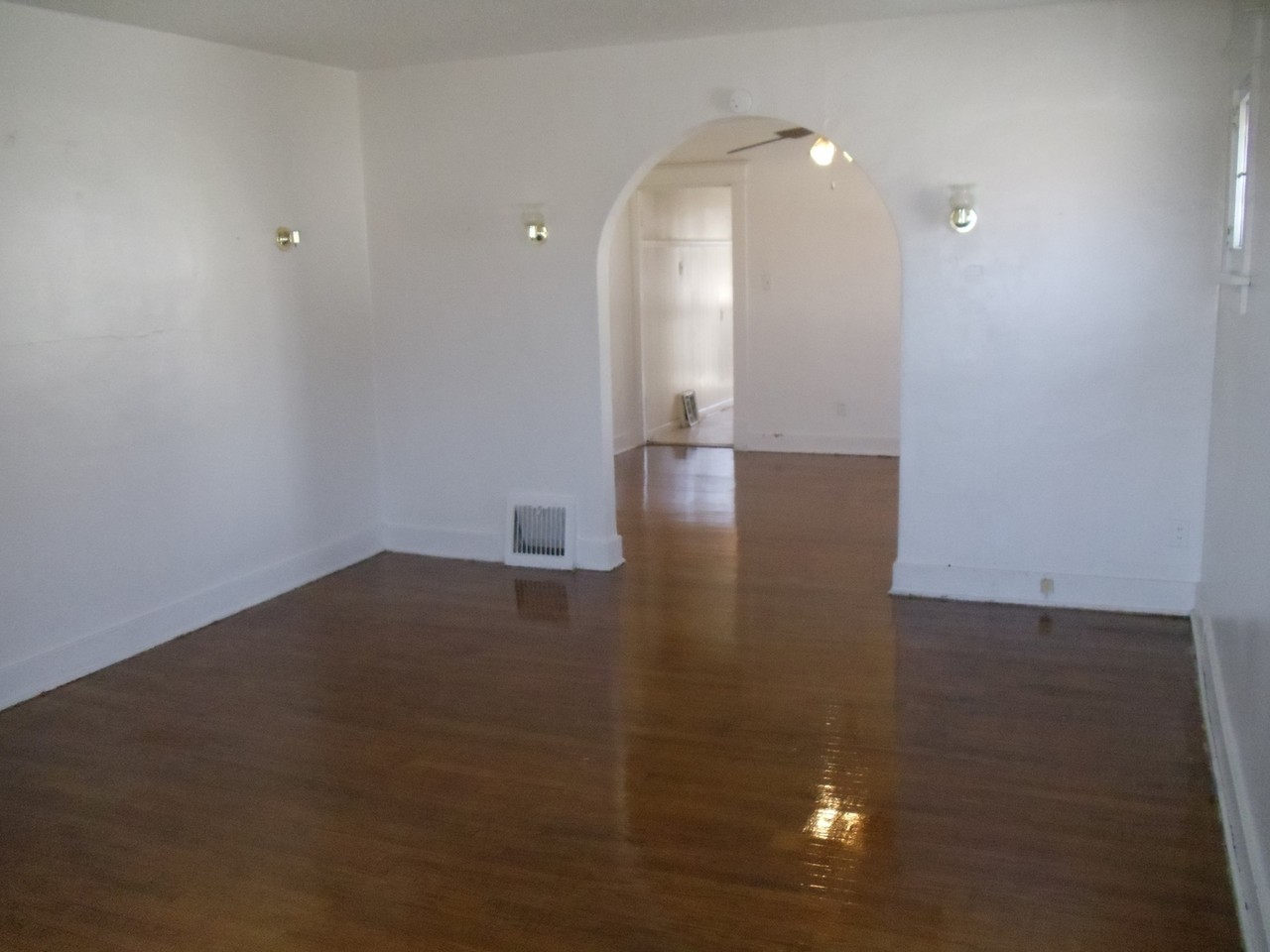 7180 Hunter Ave - Photo 4 of 6