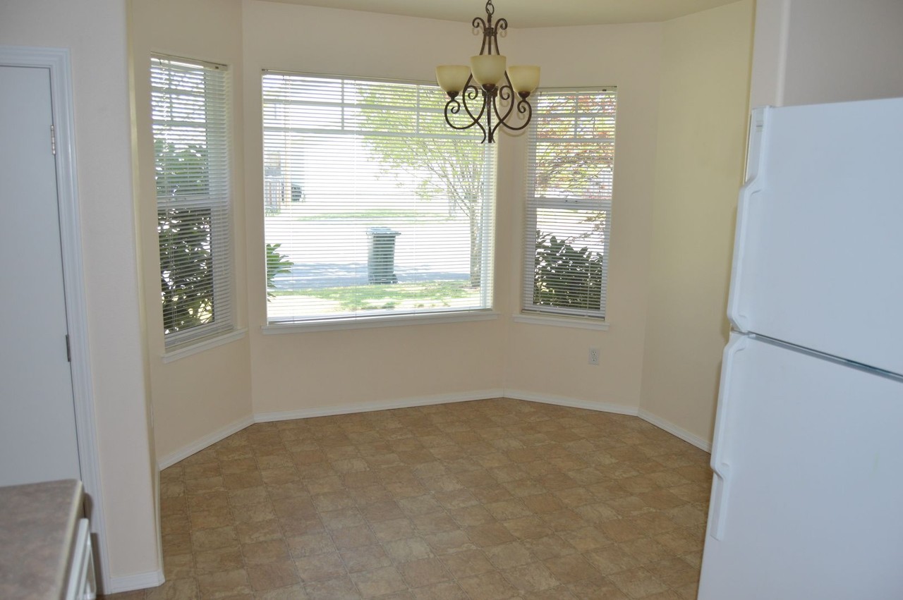 2507 Estates Ln - Photo 5 of 8