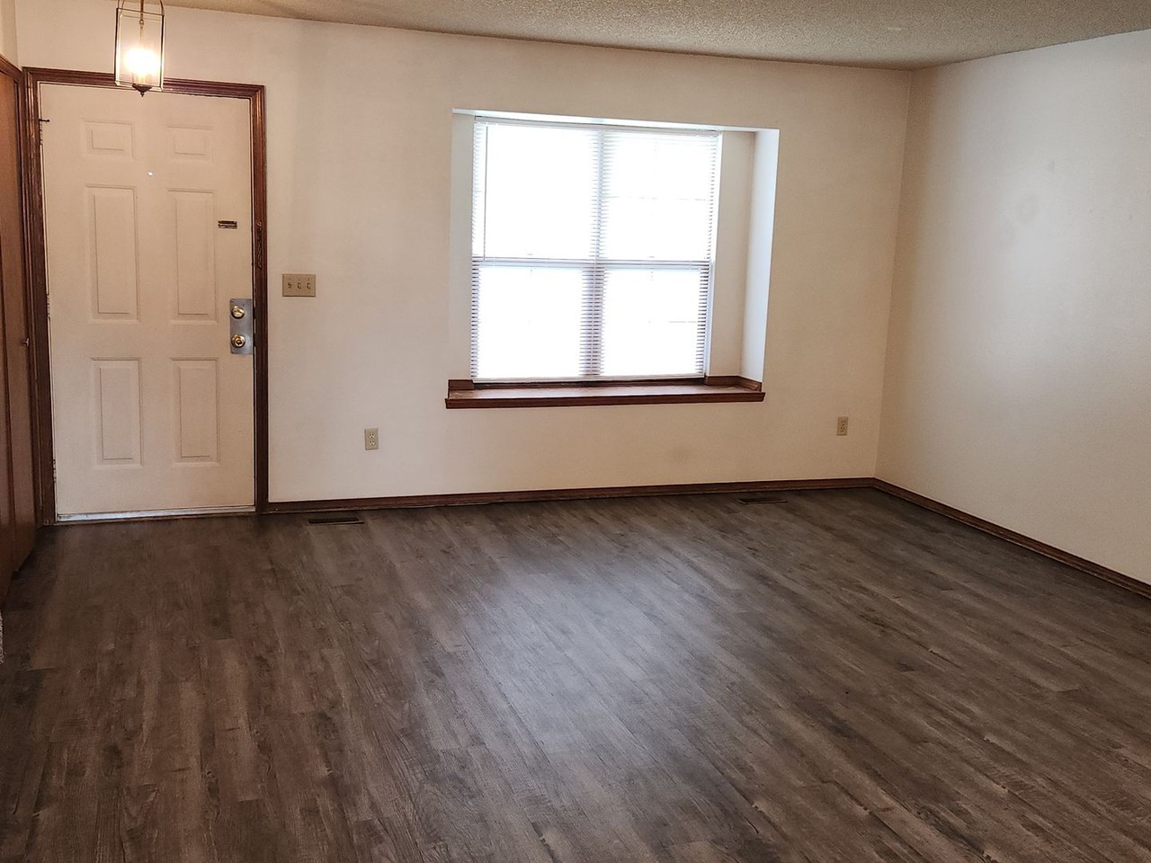 1329 Suncrest Way - Photo 5 of 19