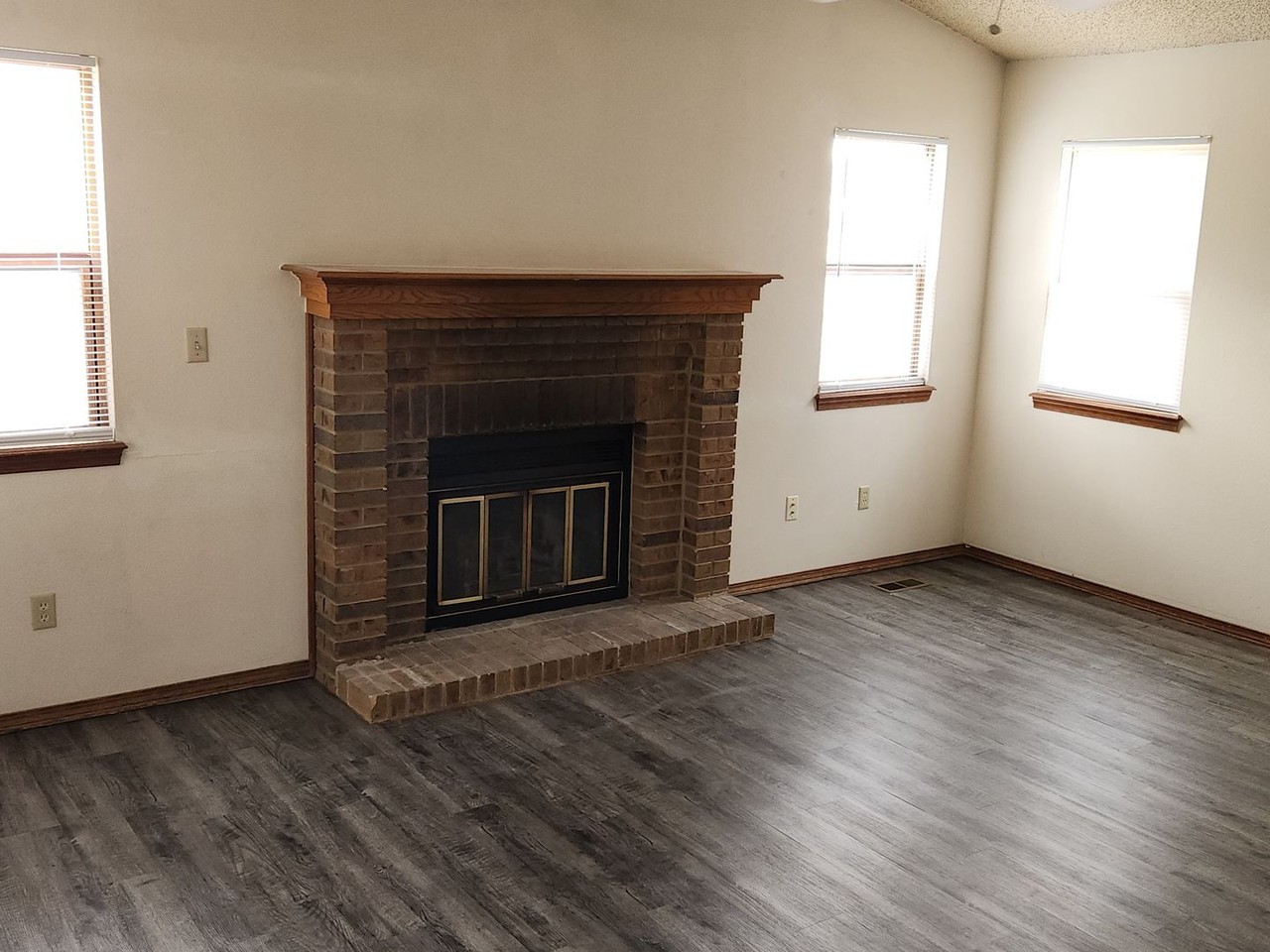 1329 Suncrest Way - Photo 7 of 19