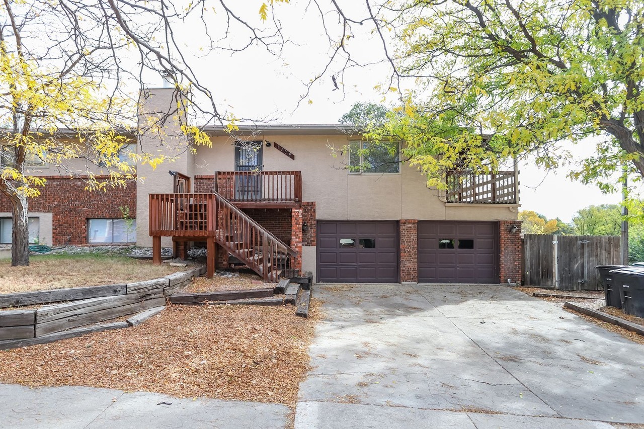 1309 Holland Park Blvd