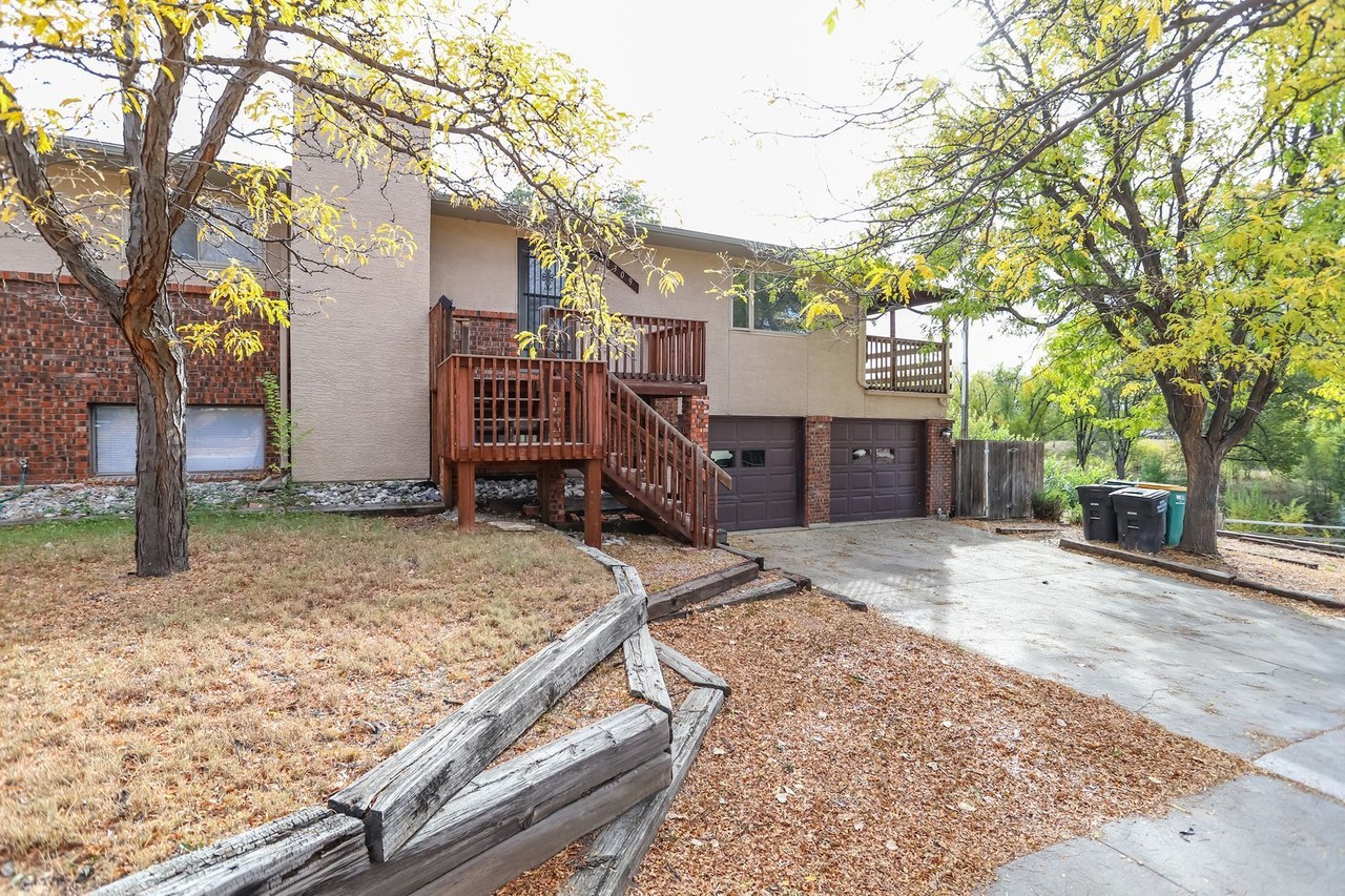 1309 Holland Park Blvd - Photo 2 of 42