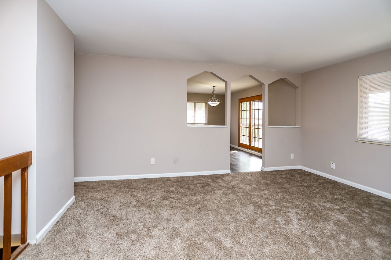1309 Holland Park Blvd - Photo 5 of 42