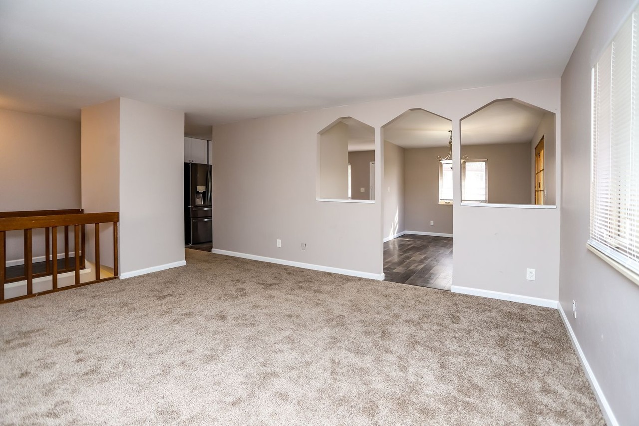 1309 Holland Park Blvd - Photo 6 of 42