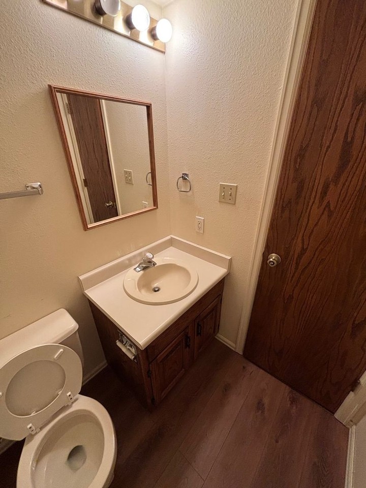 2107 Chatalet Ln #B - Photo 5 of 19