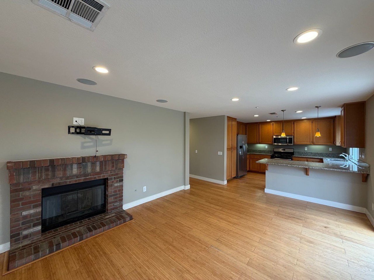1631 Carriage Cir - Photo 2 of 33