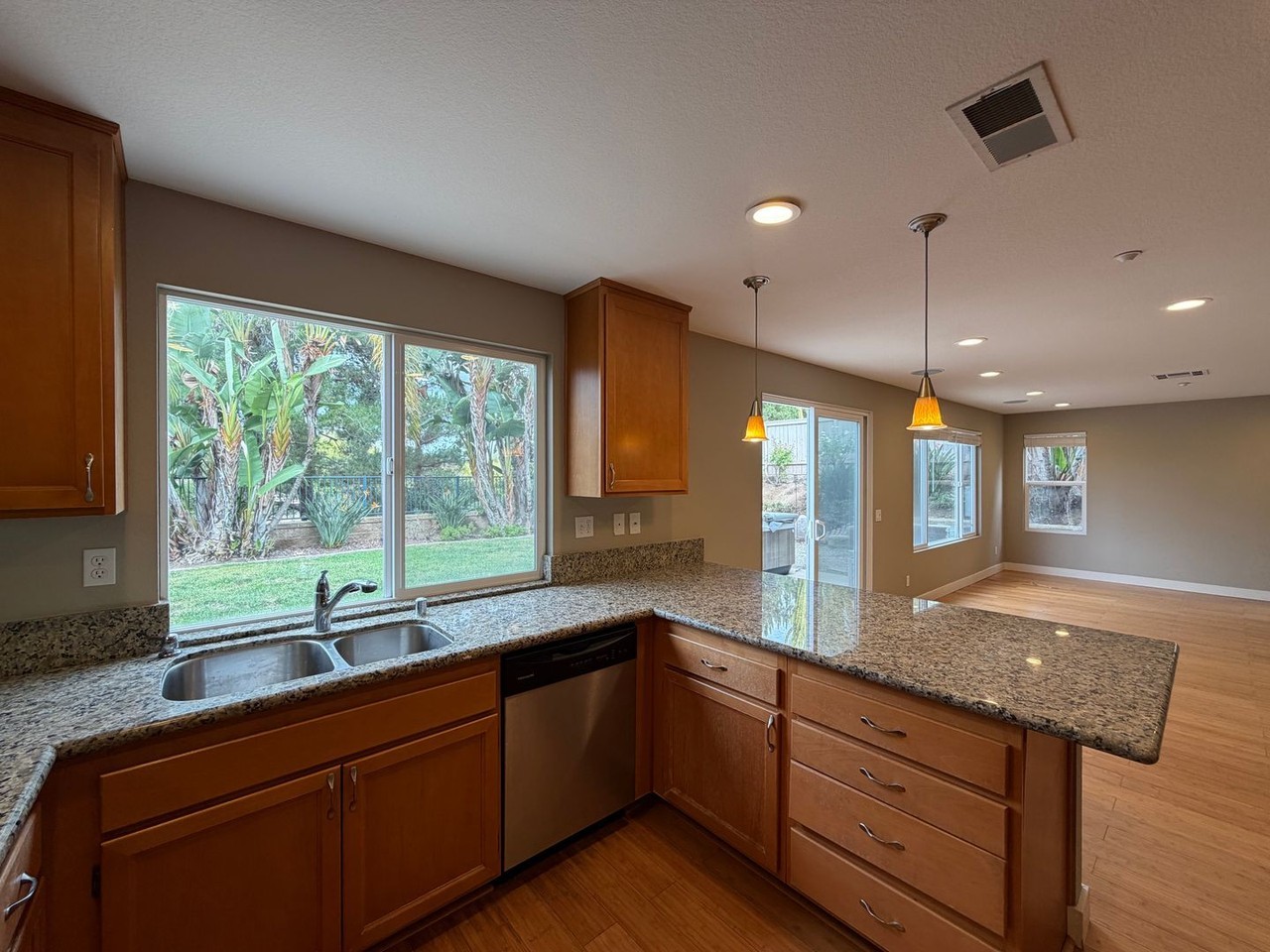 1631 Carriage Cir - Photo 5 of 33