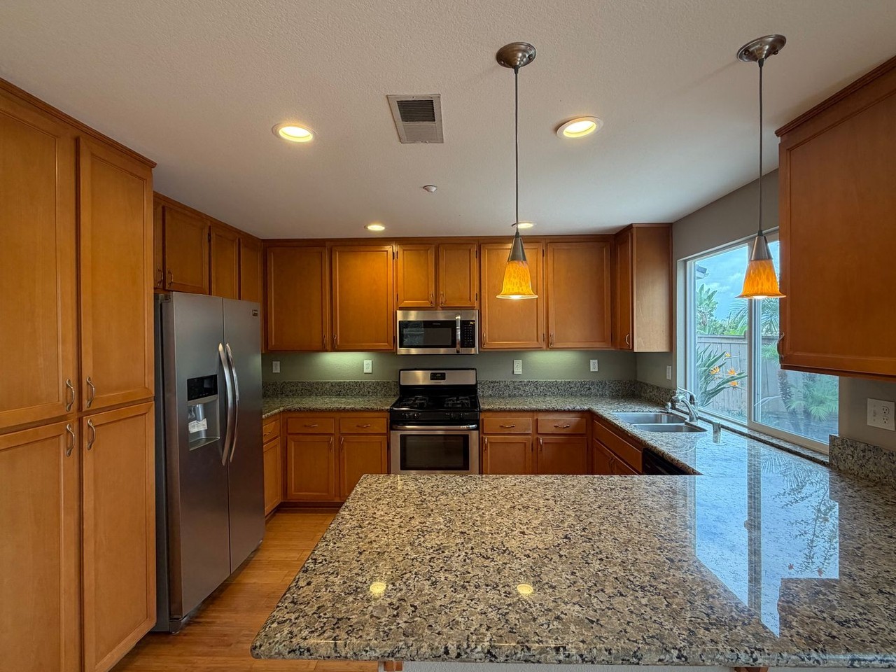 1631 Carriage Cir - Photo 7 of 33