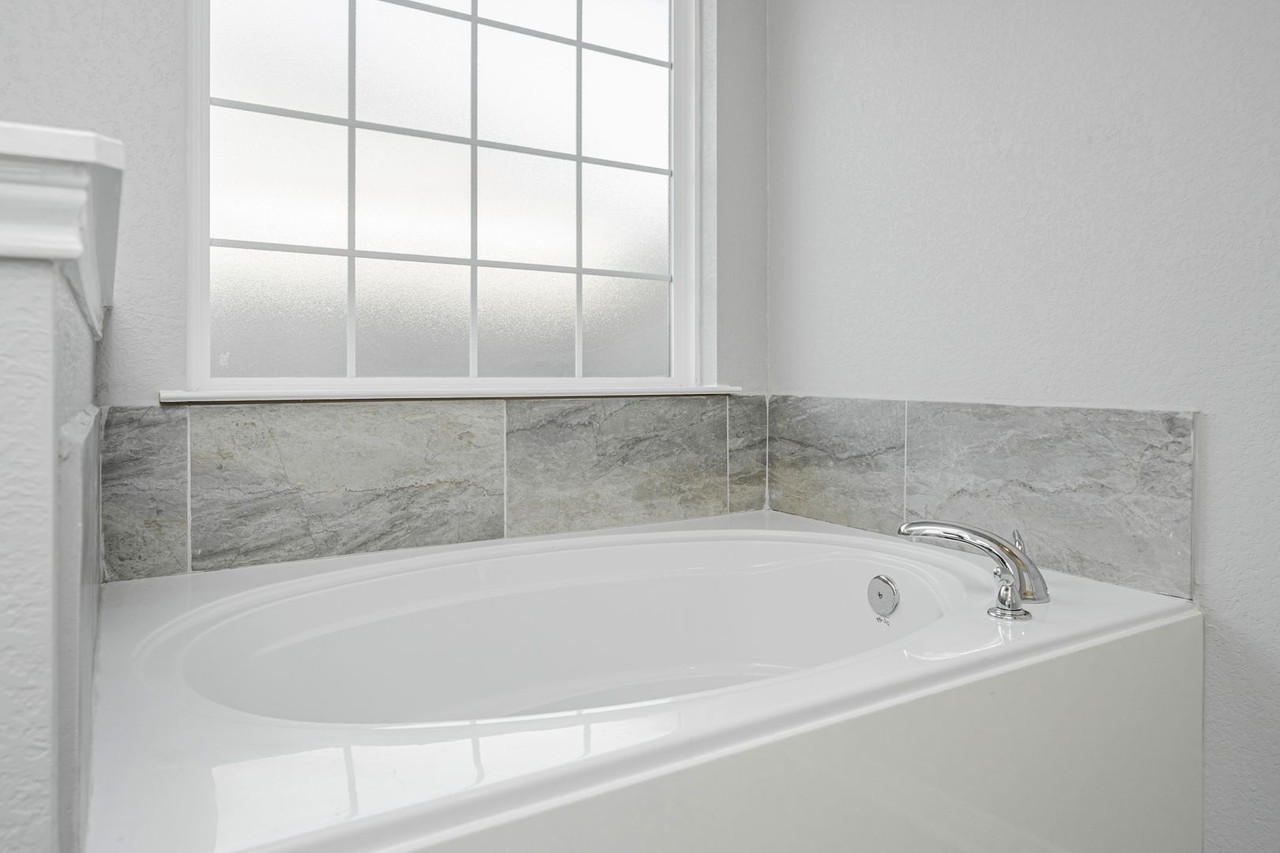 520 Fallbrook Dr - Photo 4 of 50