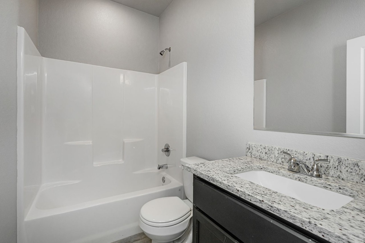 520 Fallbrook Dr - Photo 5 of 50