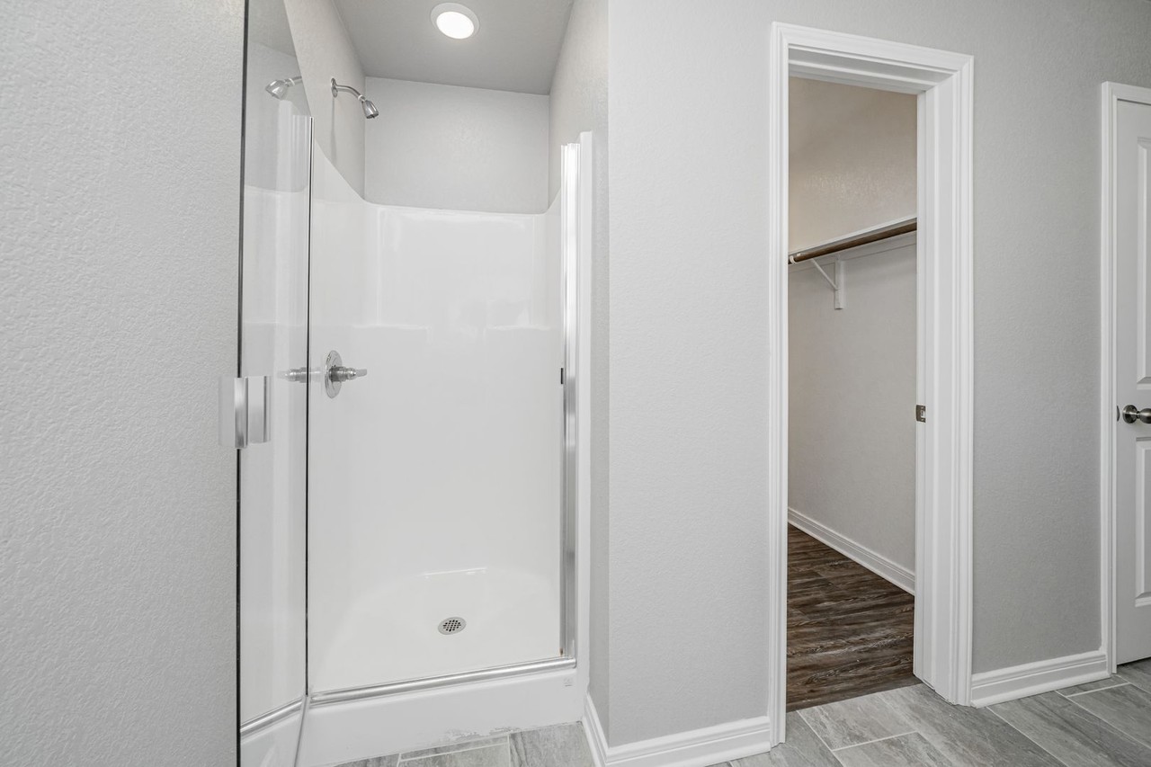 520 Fallbrook Dr - Photo 6 of 50