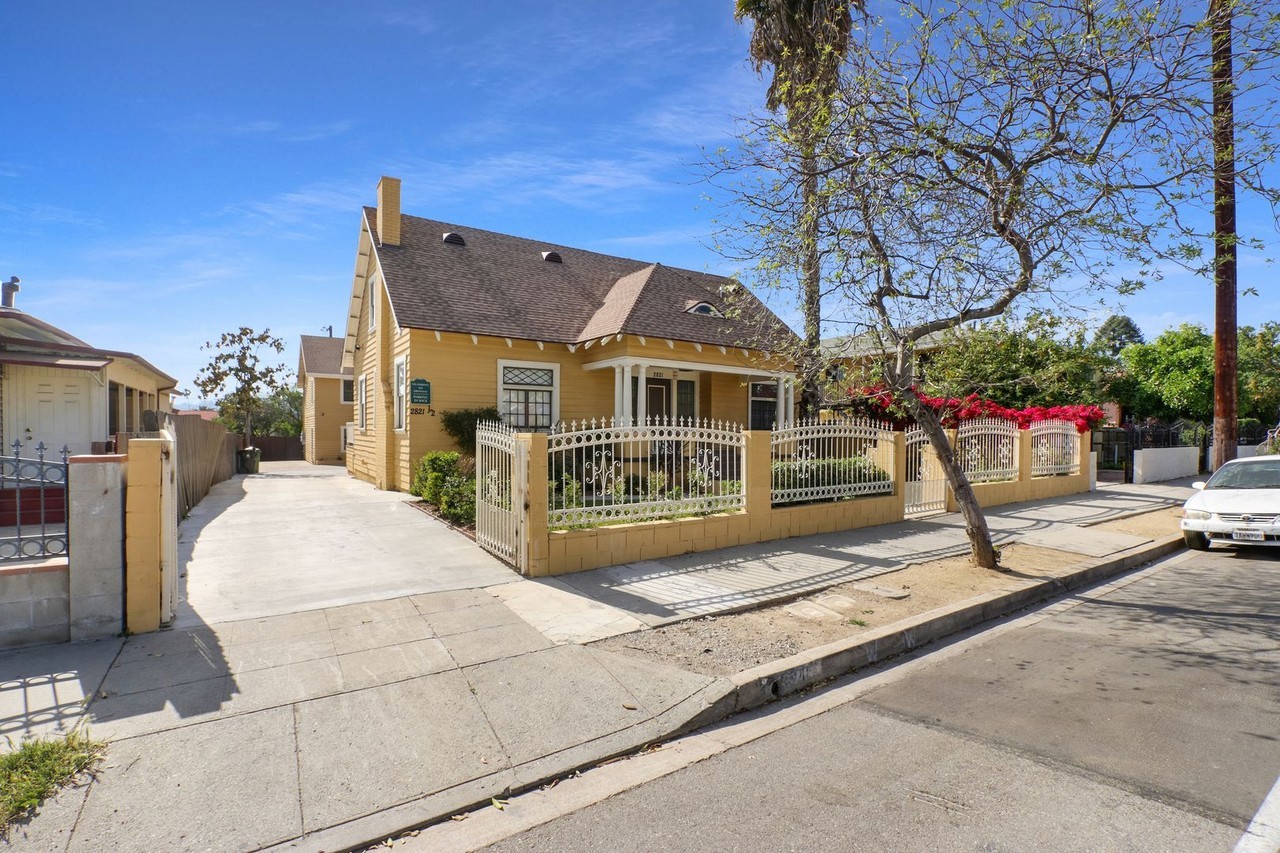 2821 Griffin Ave - Photo 2 of 16
