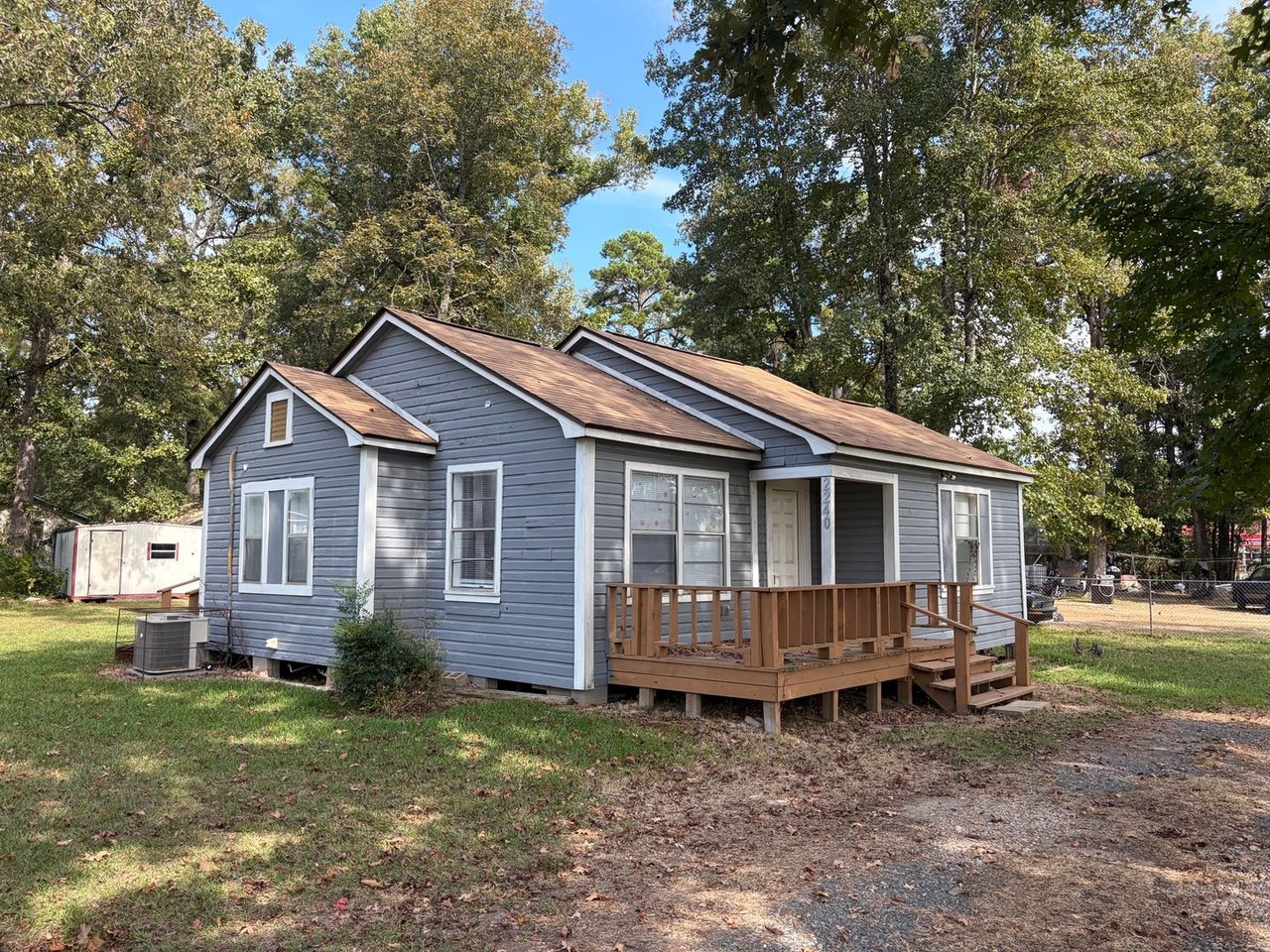 2240 Pin Oak Cir - Photo 2 of 15