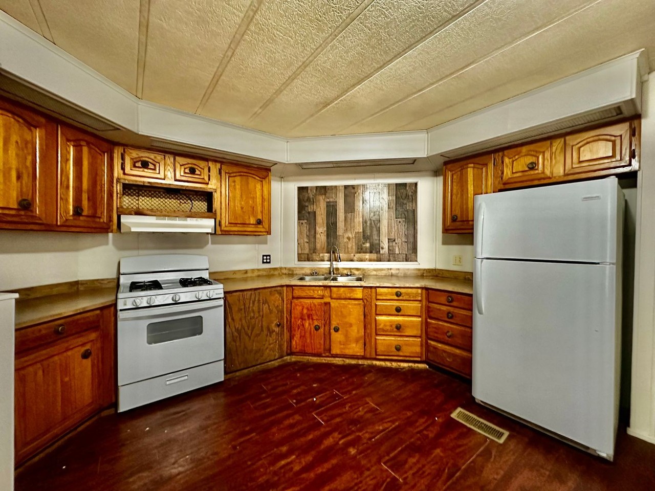 509 Loyal Valley Rd - Photo 3 of 10