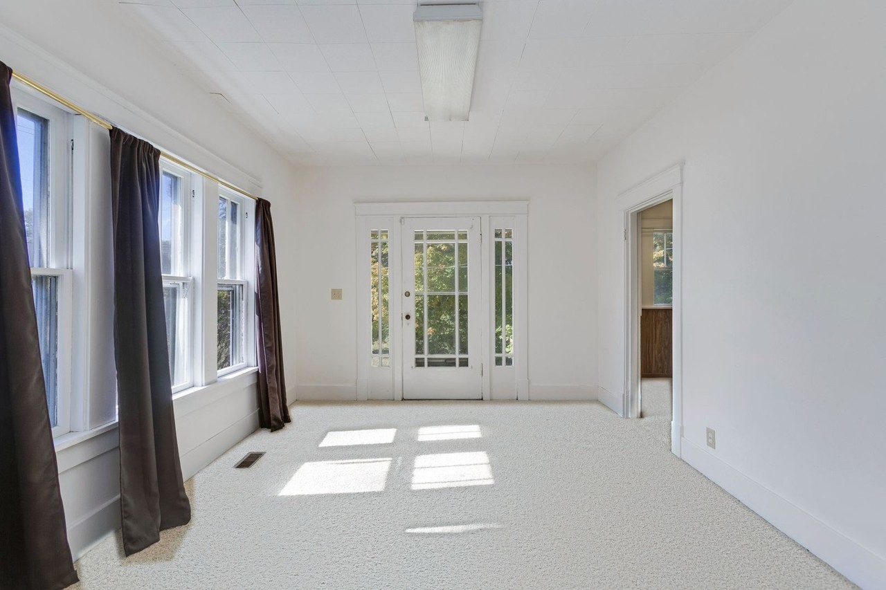 538 Rosedale Ave - Photo 5 of 18